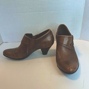 Born Brown Leather Ankle Booties Size 7